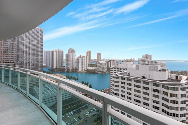 Foto del edificio - 950 Brickell Bay Dr