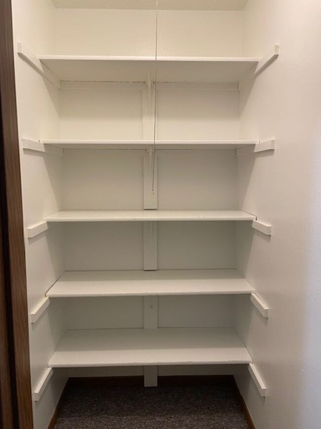 Lake Park Apartments 602 Van Dorn St Polk City, IA Apartments for