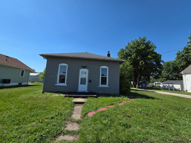Building Photo - 612 1st Ave W