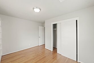 Building Photo - 326 Brookview St