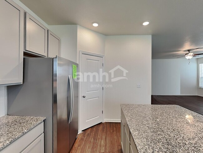 Foto del edificio - 2733 Wolfcreek