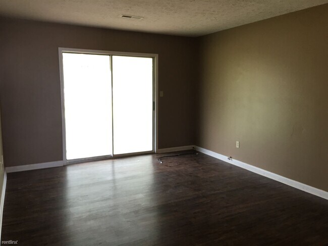 Foto del edificio - 2 br, 1 bath Duplex - 1908 Sandra St Apt A