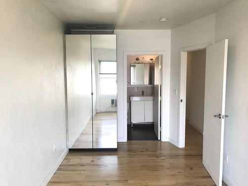 Building Photo - 211 61st St