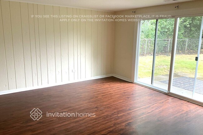 Foto del edificio - 22847 Redwood Dr