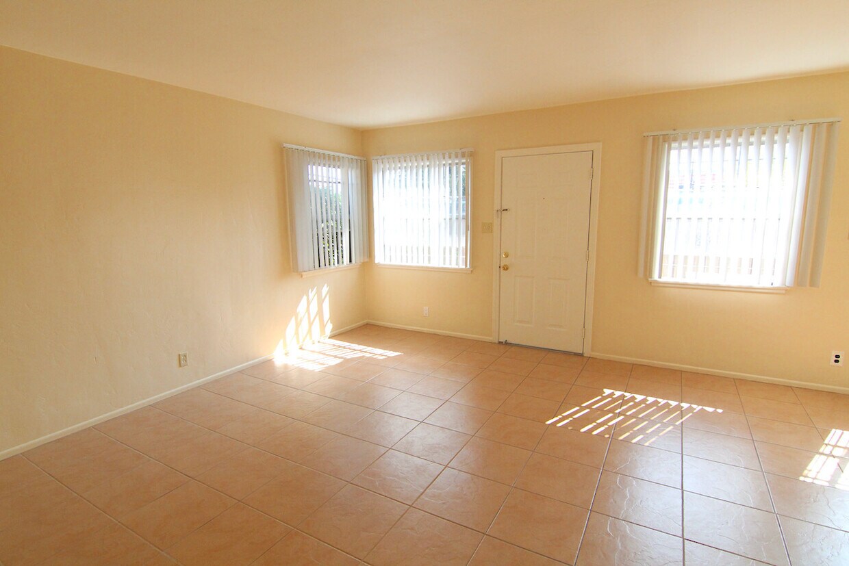 Primary Photo - 1316 Centinela Ave