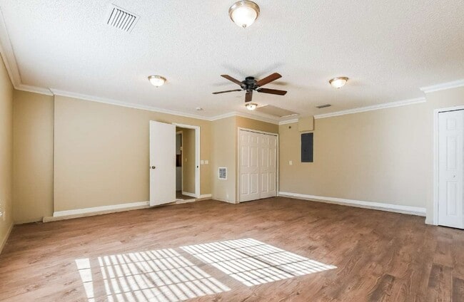 Building Photo - 650 4th Ave N