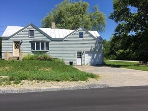 Building Photo - 497 Hinckley Rd