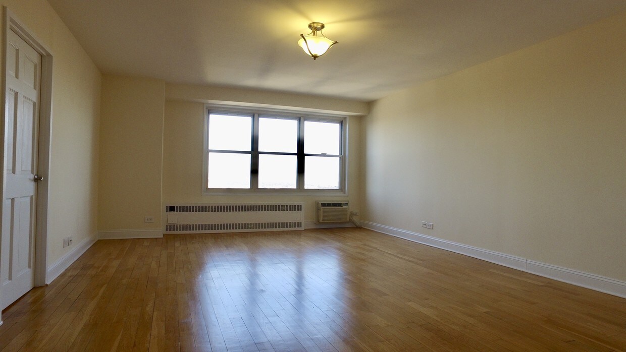 Foto principal - 123-33 83rd Ave