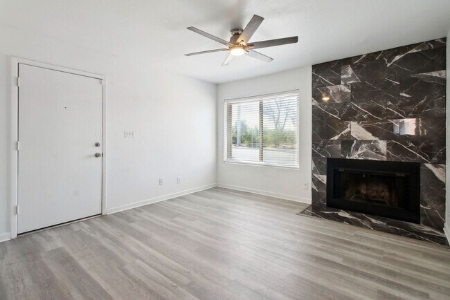 Foto del edificio - 2 Bedroom/2 Bath Condo in Phoenix