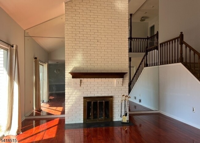 Foto del edificio - 64 Goldfinch Dr