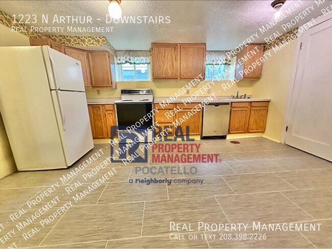 Foto del edificio - 1223 N Arthur-Downstairs