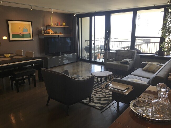 Foto del edificio - 1560 N Sandburg Terrace