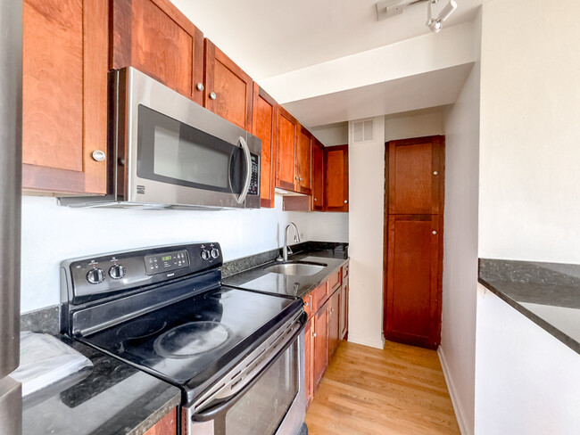 Building Photo - 4180 N Marine Dr