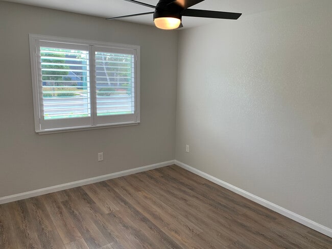 Large Bedroom with double closet - 2500 Gerald Way