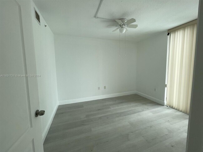 Foto del edificio - 60 NW 37th Ave