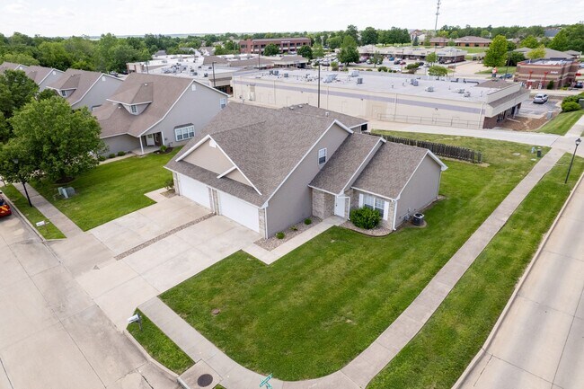 Foto del edificio - 3256-3258 Wind River Cir.