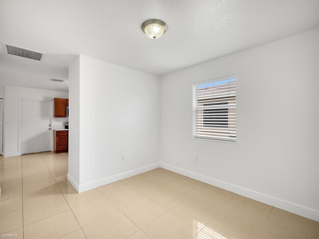 Foto del edificio - 4 br, 2.5 bath House - 161 NE 35th Ct