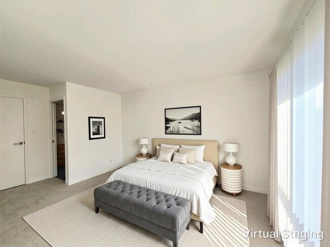 Foto del edificio - Top floor large 2 bed 2 bath open views at Woodlake