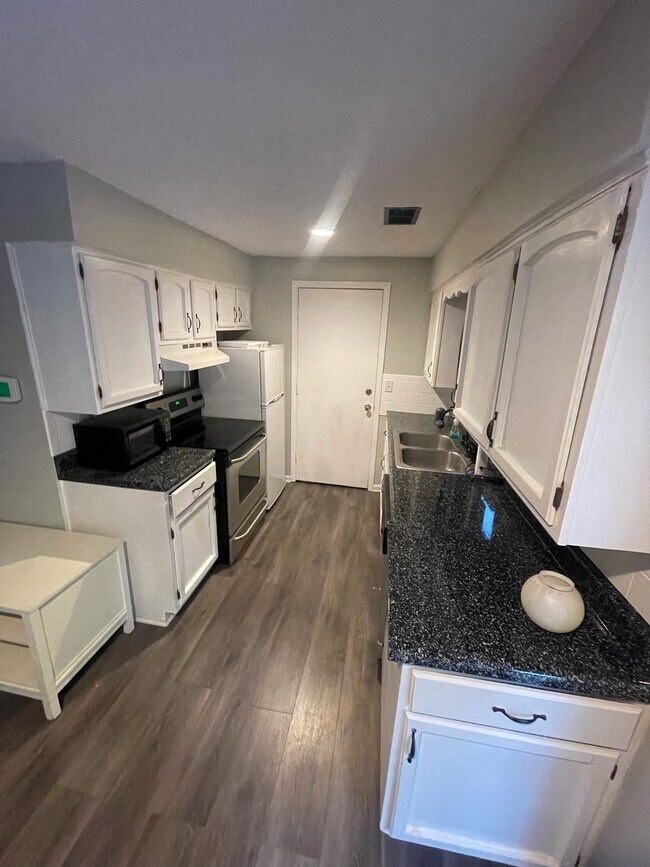 Foto del edificio - 7837 N Oregon Ave