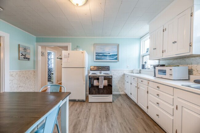Building Photo - Spacious Old Orchard Beach Retreat - Sleep...
