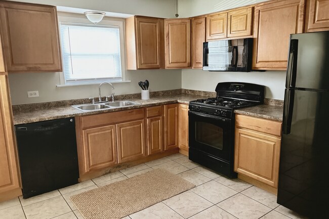 Foto del edificio - 11903 S Laramie Ave