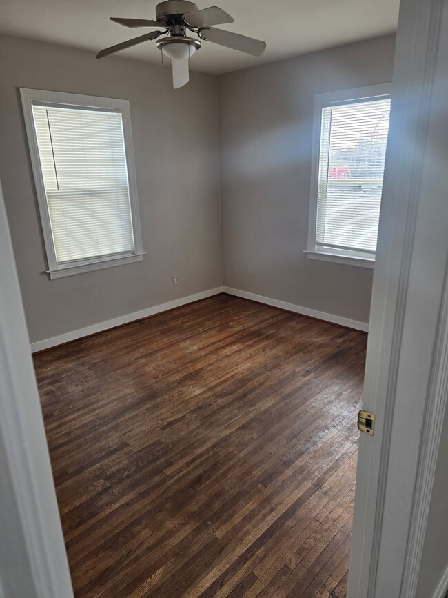 Foto del edificio - 2029 W Forrest Hill Ave