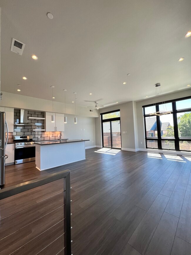 Building Photo - 100 High St