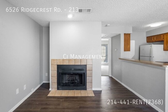 Building Photo - New listing in an amazing location! Call t...