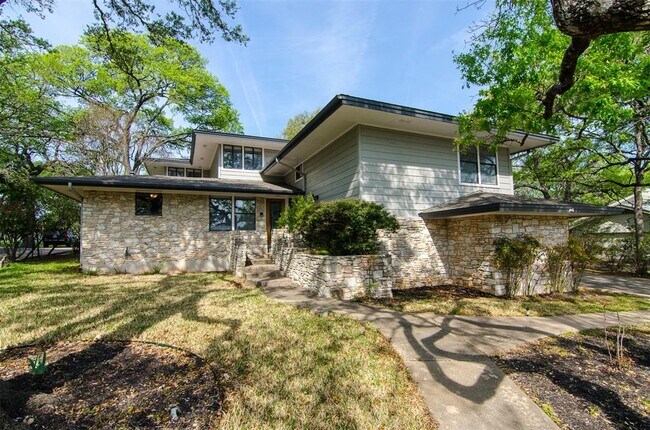 Building Photo - 11002 Spicewood Pkwy