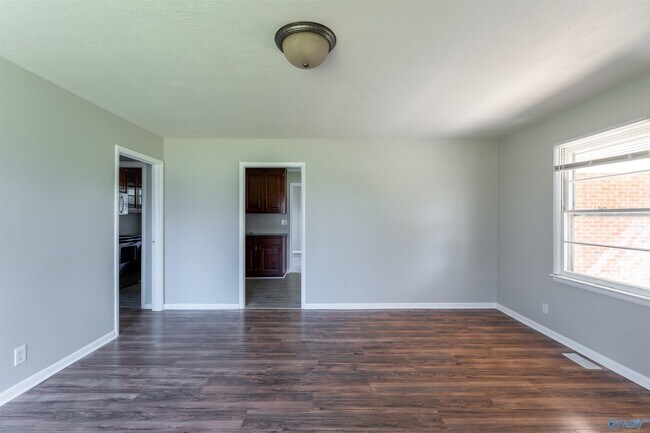 Building Photo - 712 Marion Dr
