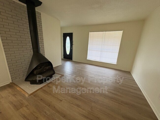 Foto del edificio - 2024 Yancey Ave