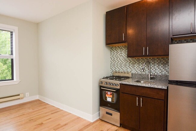 Foto del edificio - 4551 N Damen Ave