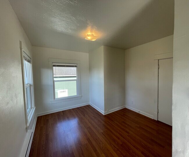 Front Room - 2519 Baker Ave