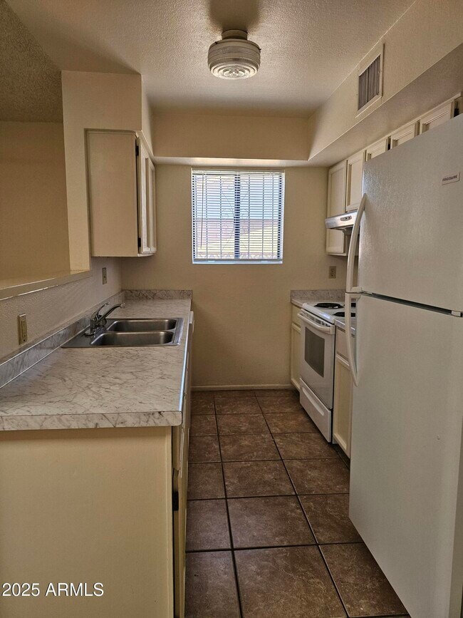 Foto del edificio - 4939 E Evergreen Dr