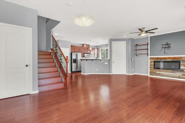 Foto del edificio - 1323 Grass Creek Ave