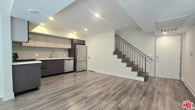 Foto del edificio - 5030 Rosewood Ave