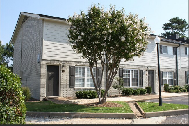 Building Photo - 1800 Jackson Ave W