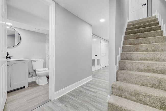 Building Photo - Stunning Fully Renovated 3-Bedroom, 3-Bath...