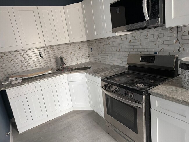 Foto del edificio - 566-568-568 Hawthorne Ave