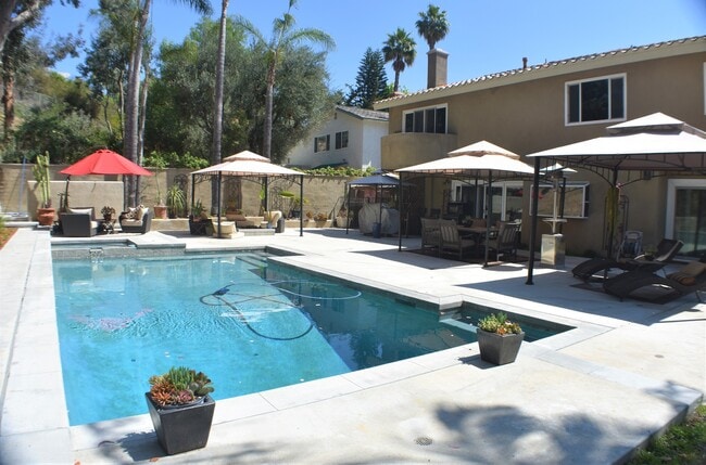 Building Photo - Resort Living in Mission Viejo! Beautiful,...