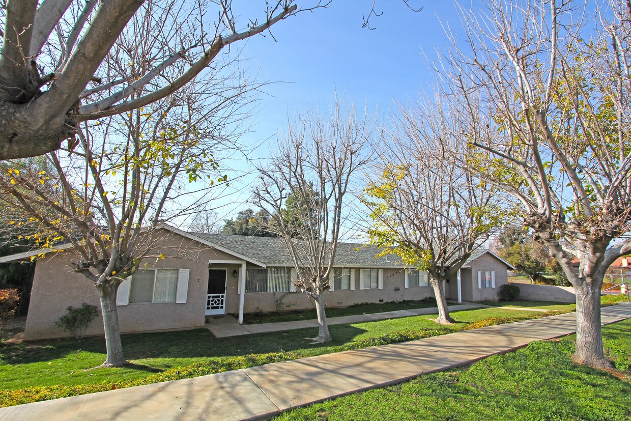 Primary Photo - Holmes Apartments