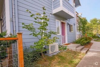 Building Photo - 130 5th St