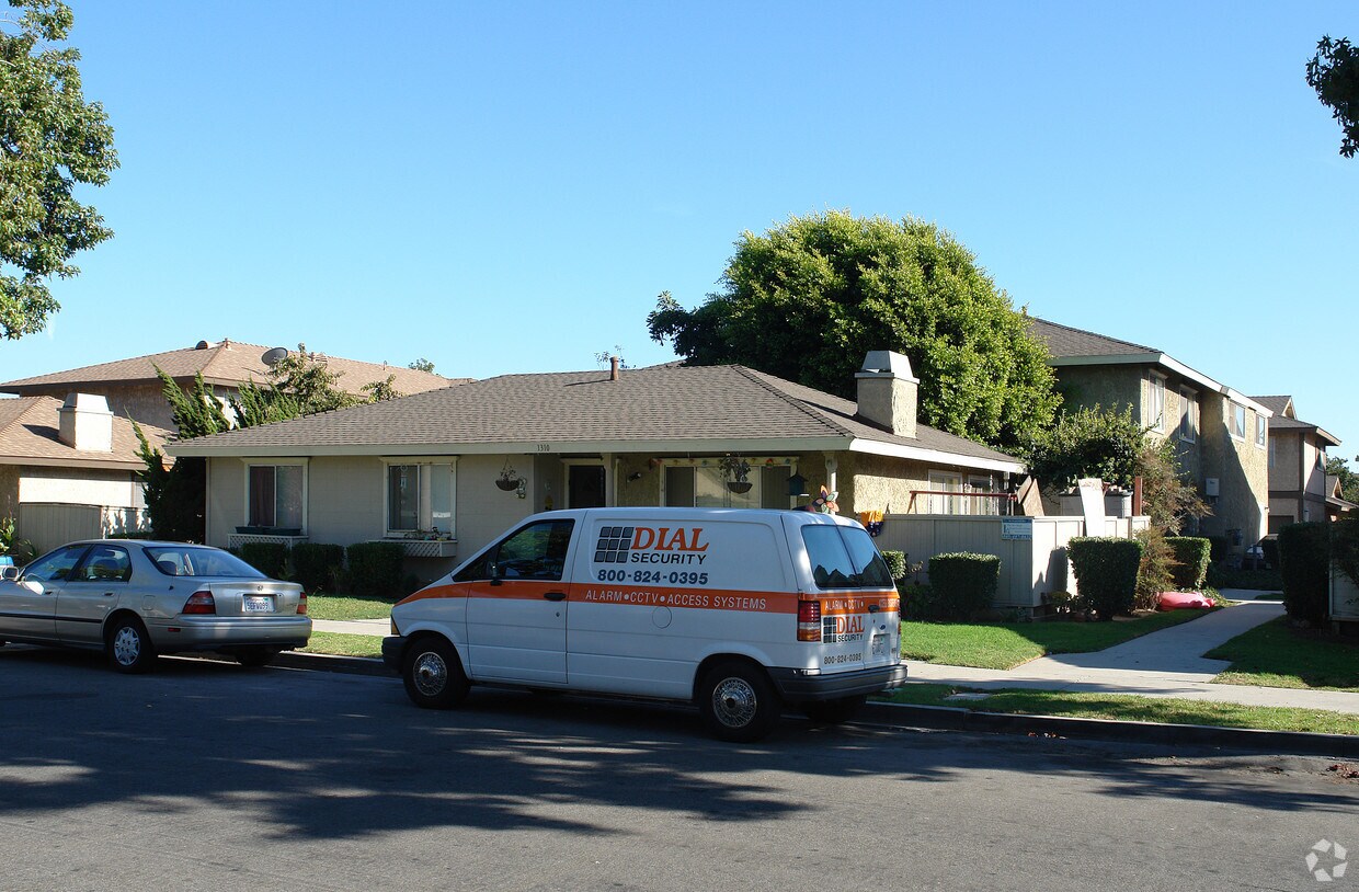 Primary Photo - 1310 W Hull Pl
