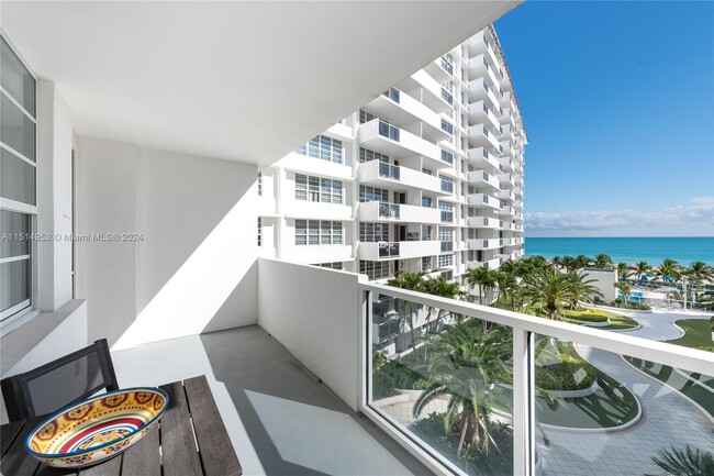 Foto del edificio - 100 Lincoln Rd