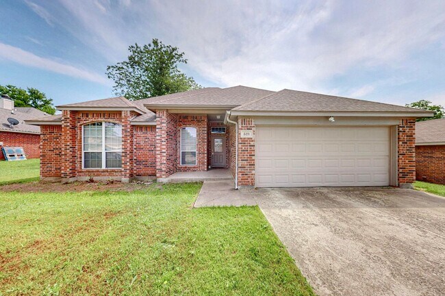 Building Photo - Available July | 4-bedroom 2 bath home in ...
