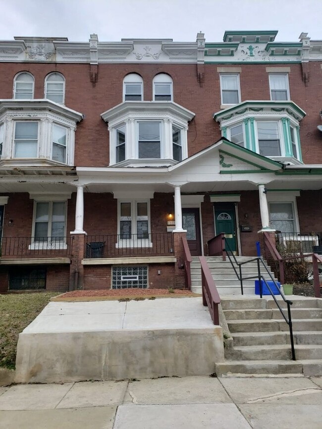 Building Photo - 5333 Catharine St