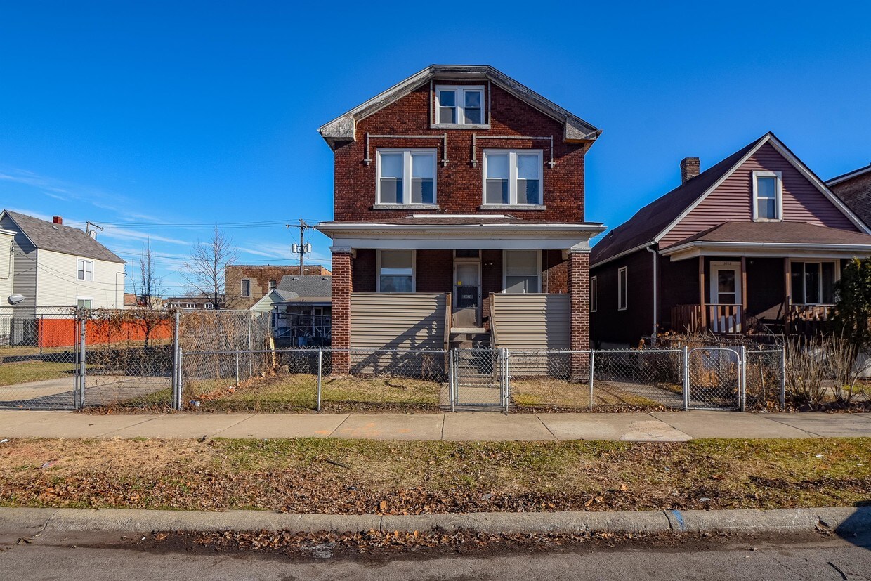 Primary Photo - 3821 Deodar St