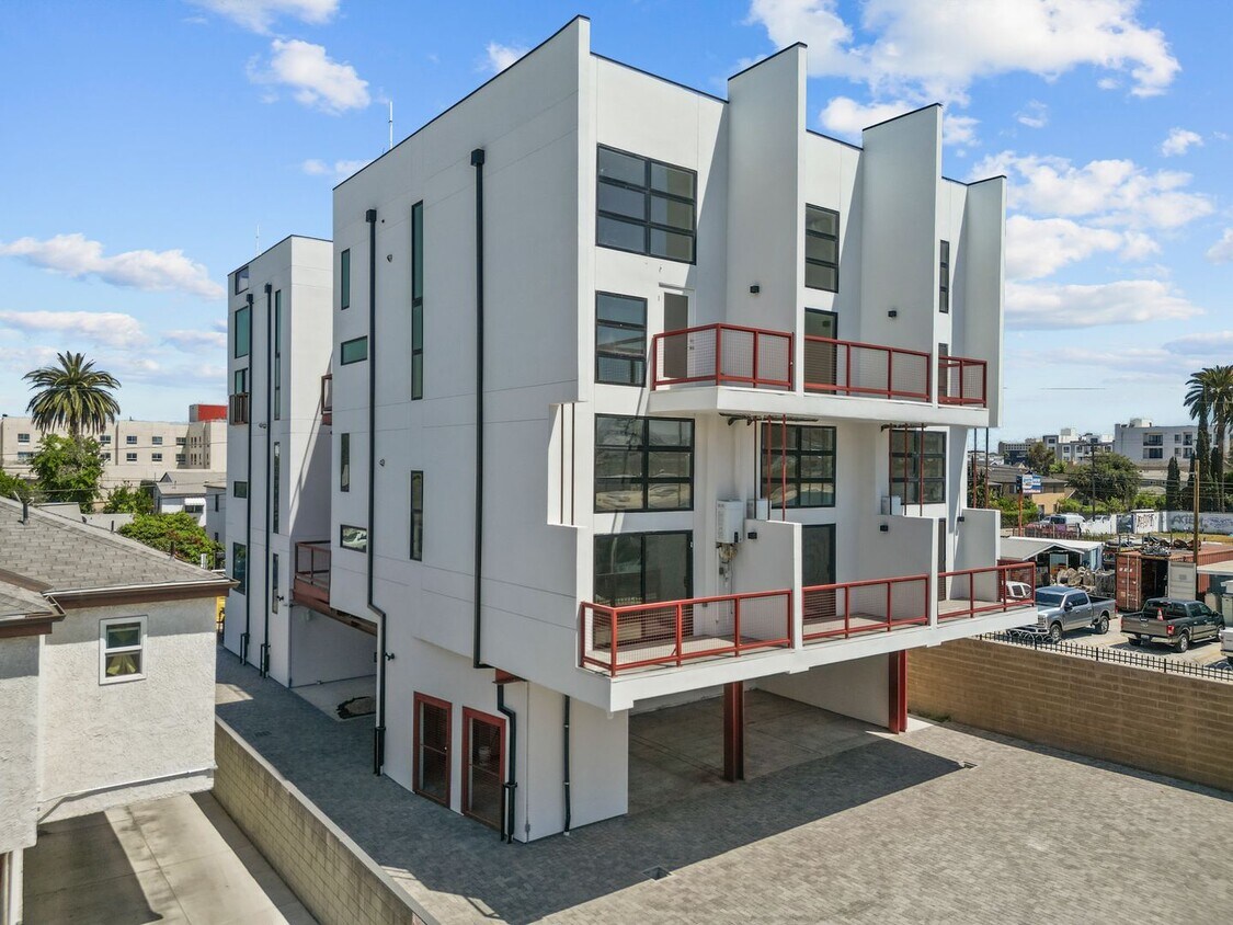 Foto principal - Brand New Live-Work Studio/Lofts in North ...