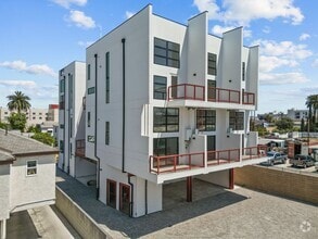 Building Photo - 5617 Klump Ave