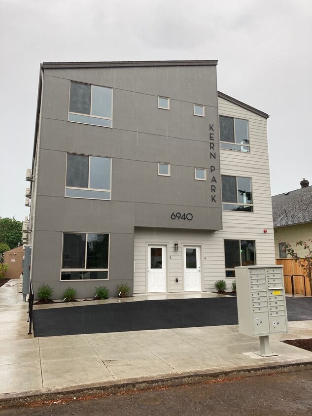 Photo - 6940 SE Long St (Portland, OR)